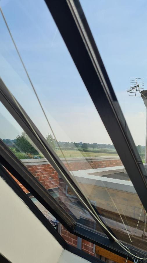 Narnia Villa Wem Eksteriør bilde
